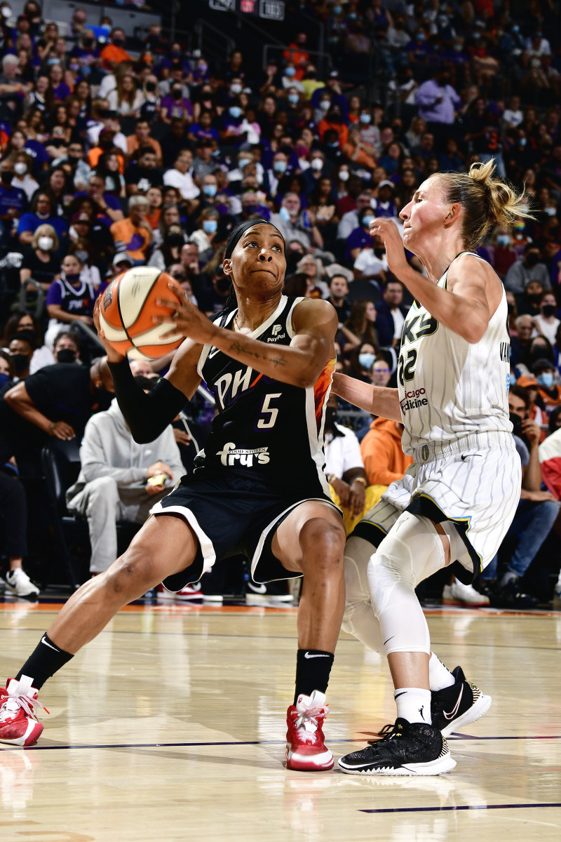 Shey Peddy drives against Courtney Vandersloot